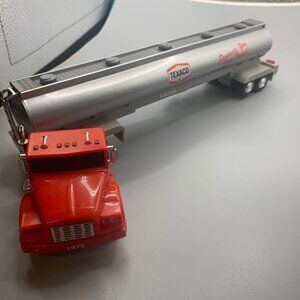 Texaco 1995 Edition Plastic Tanker Truck Vehicle